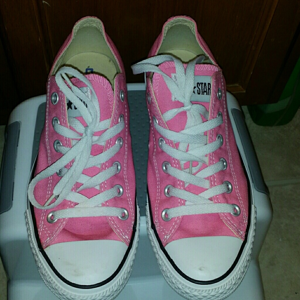 Women's pink sneakers 9.5
